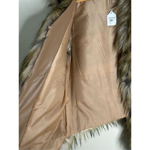 Main Strip Life is Wild Sleeveless Faux Fur Vest Size Small - Picture 3 of 4